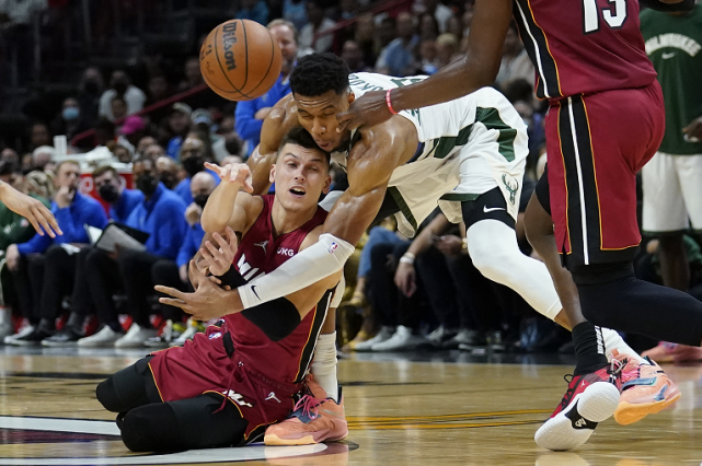  阿德巴约两双热火复仇雄鹿  