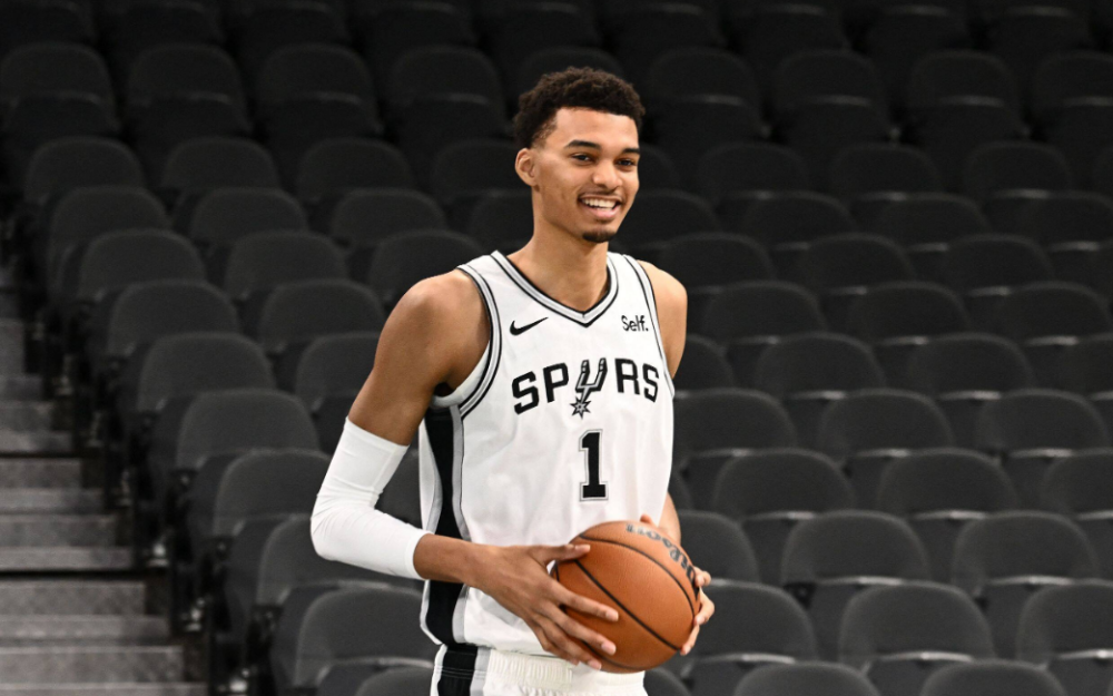  文班亚马首秀惊艳，马刺未来可期  