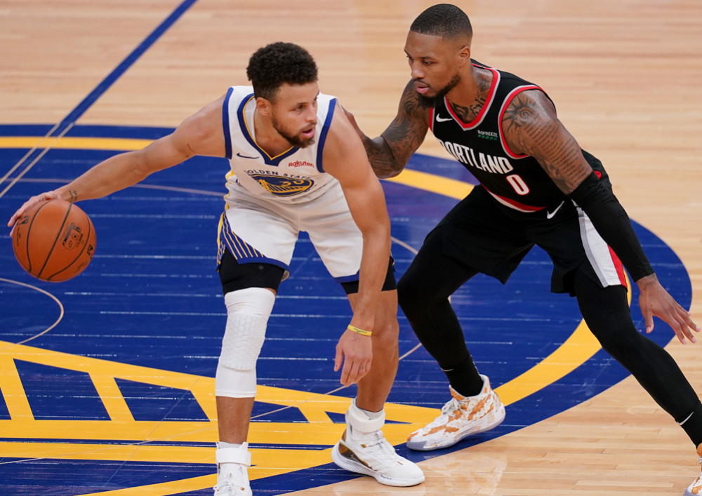  库里爆砍六十分勇士大胜开拓者止连败